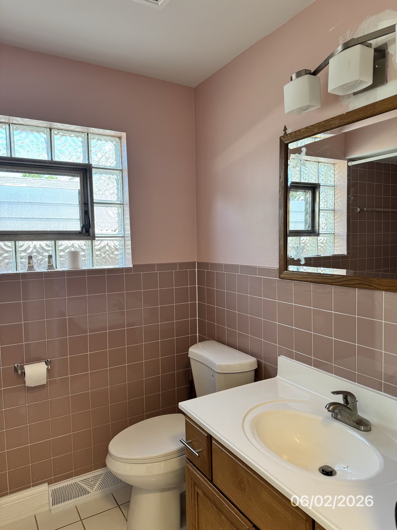 7349 S Honore Street Property Photo 4