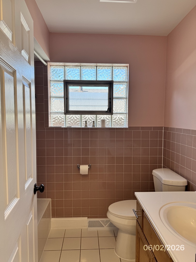 7349 S Honore Street Property Photo 5
