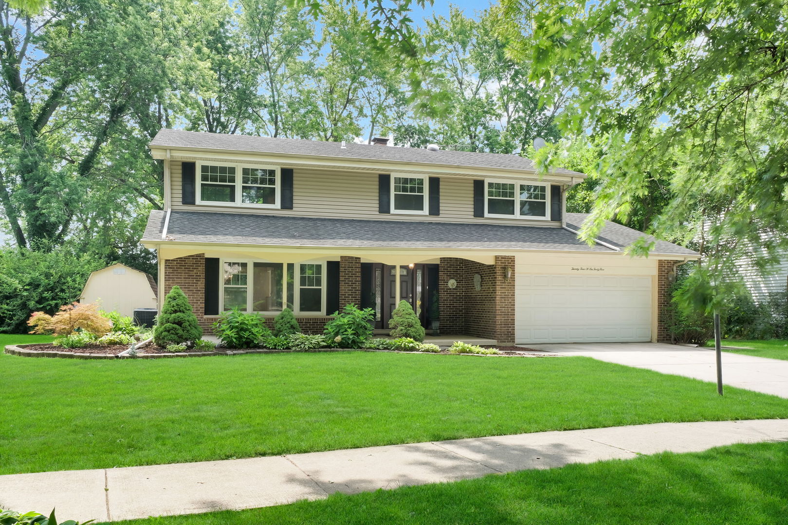 24W645 Woodcrest Drive Property Photo 1