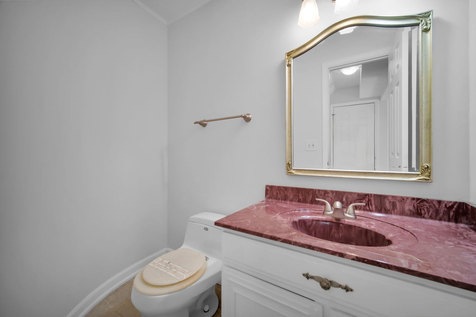 24w645 Woodcrest Drive Property Photo 6