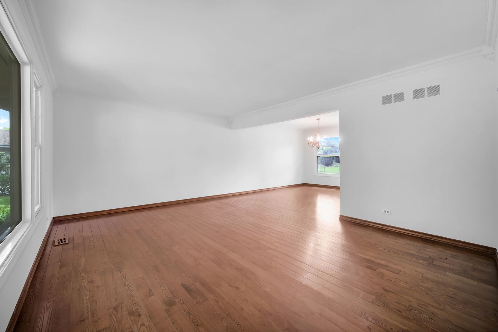 24w645 Woodcrest Drive Property Photo 7