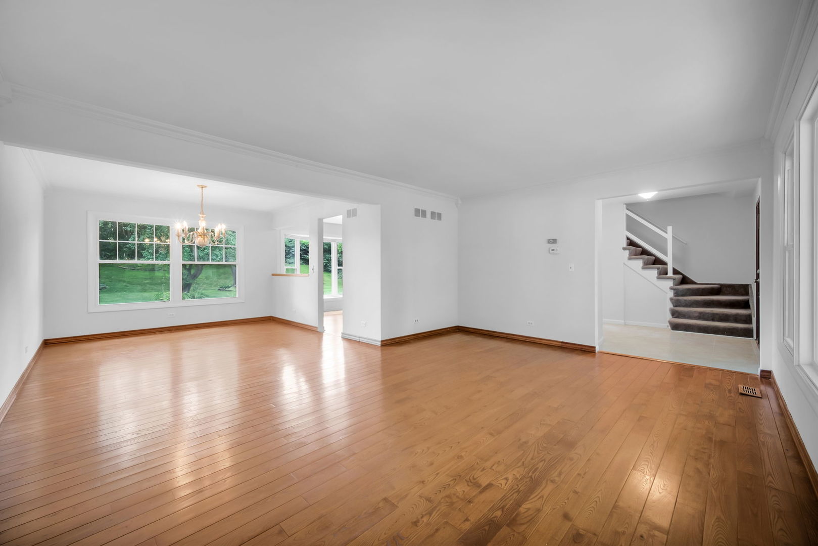 24w645 Woodcrest Drive Property Photo 8