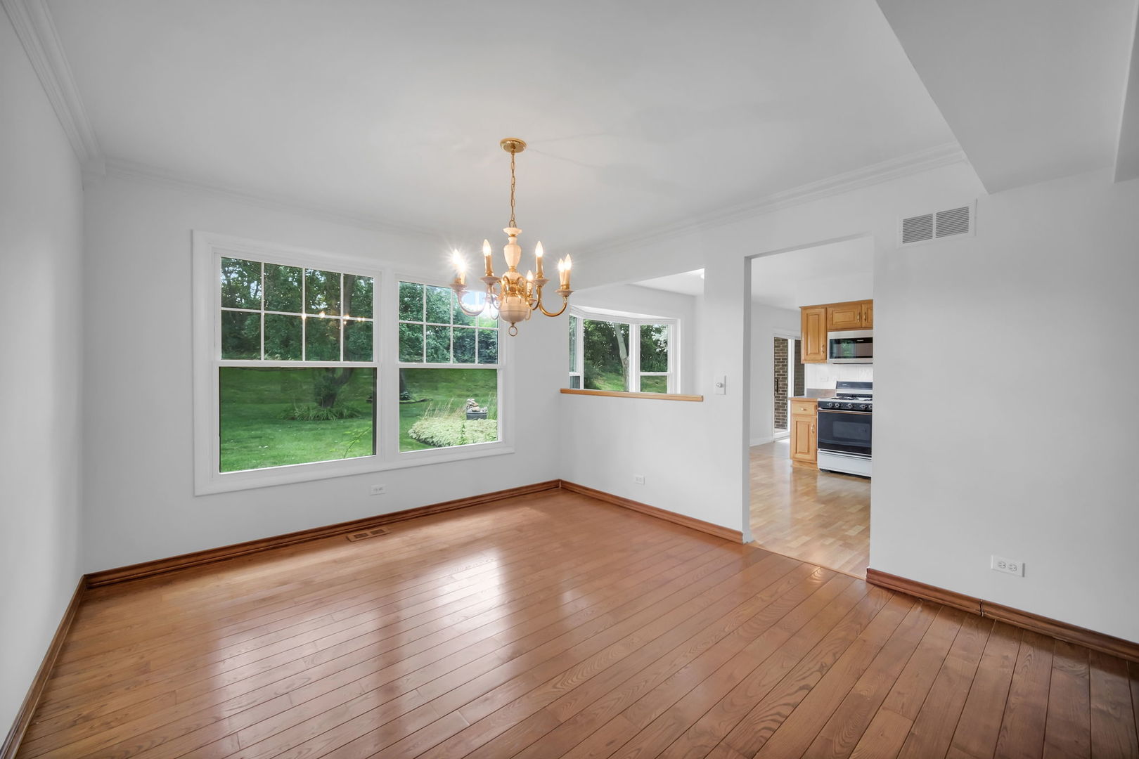 24w645 Woodcrest Drive Property Photo 12