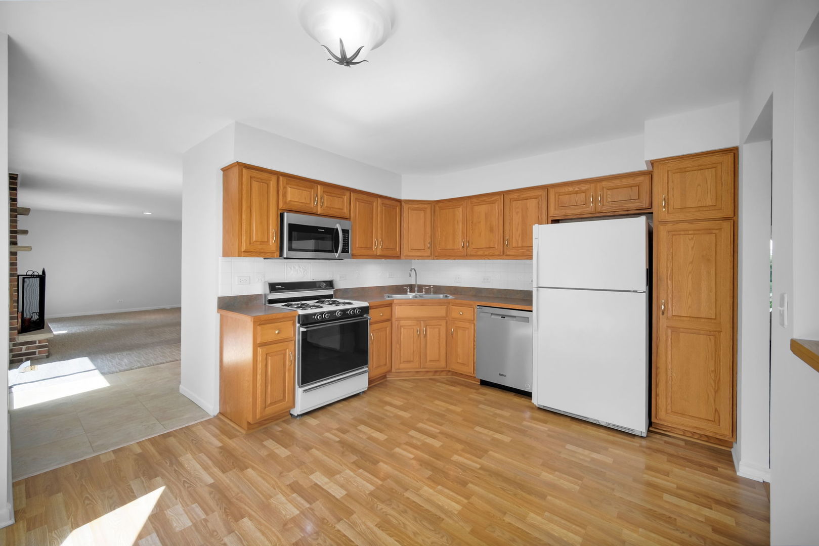 24w645 Woodcrest Drive Property Photo 20