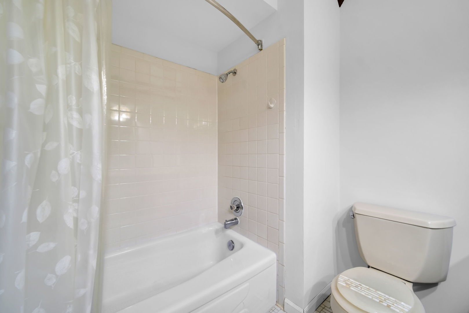24w645 Woodcrest Drive Property Photo 29