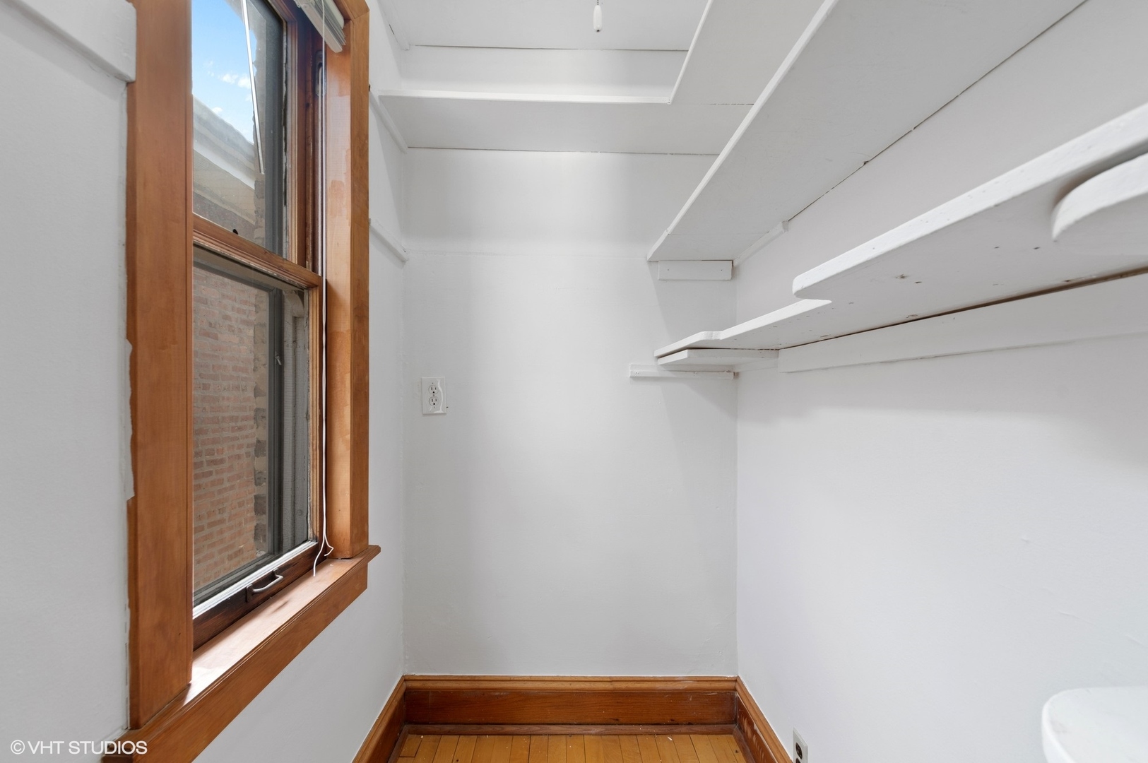 6017 N Austin Avenue Property Photo 8