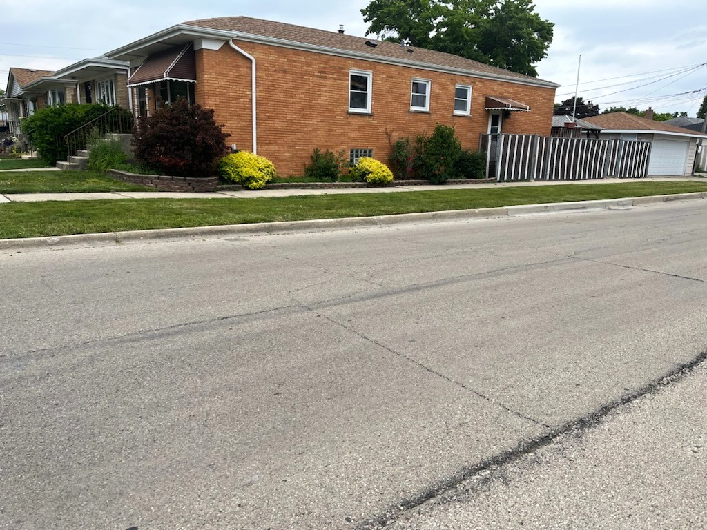 5959 S Rutherford Avenue Property Photo 3