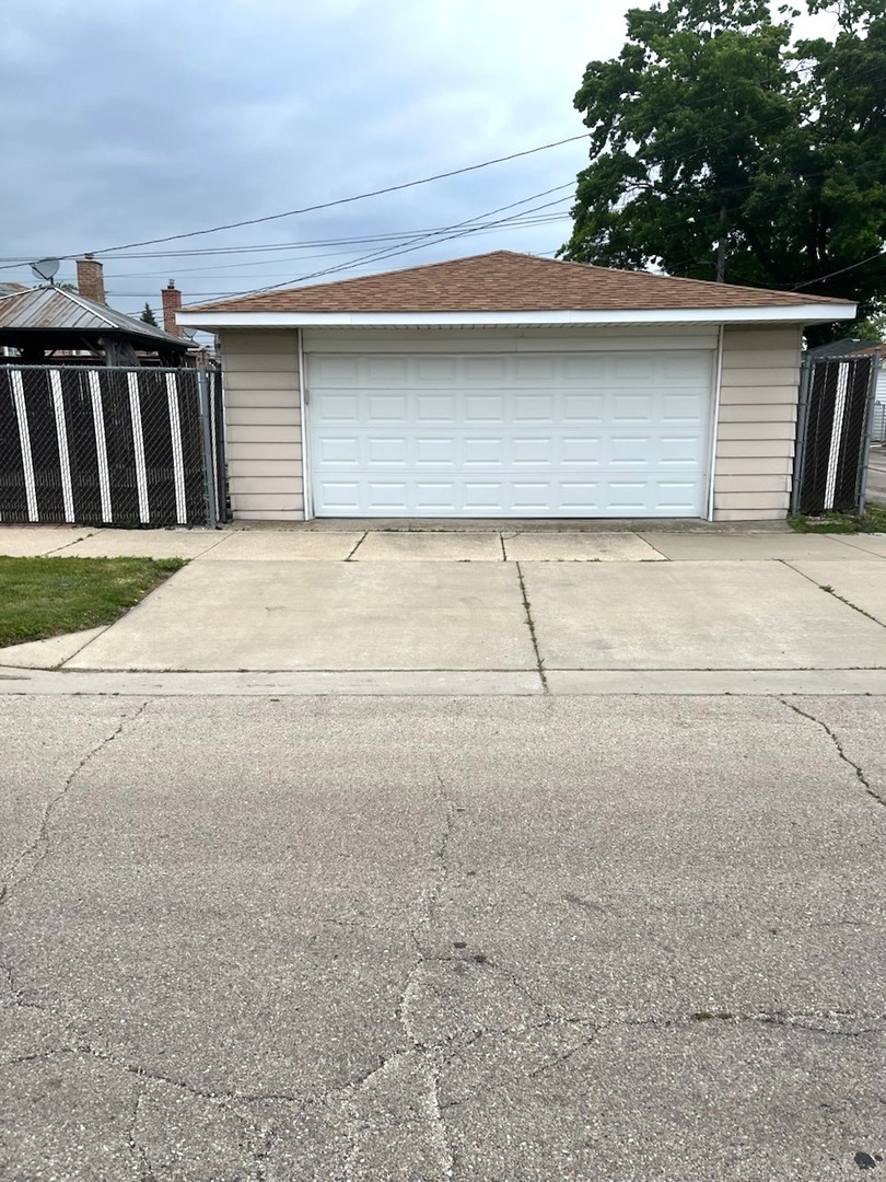 5959 S Rutherford Avenue Property Photo 4