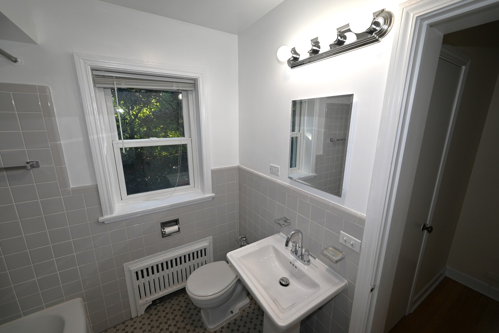 1402 Hinman Avenue 2e Property Photo 6