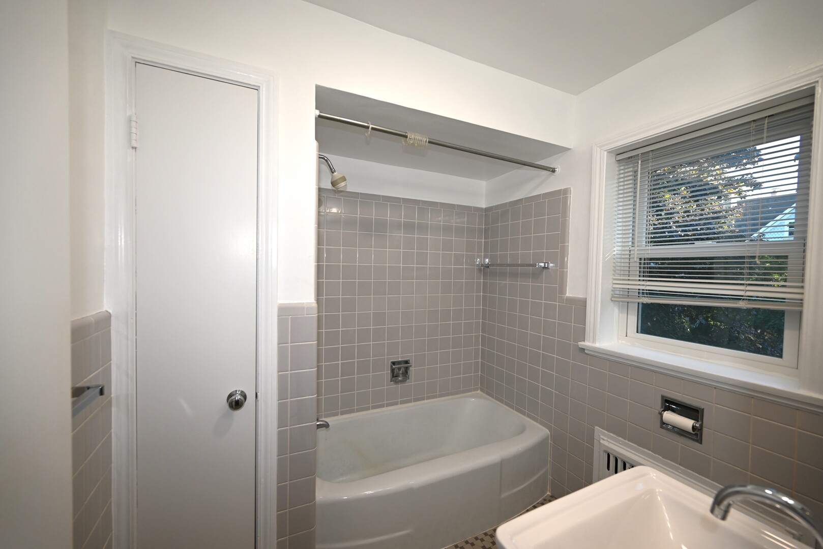 1402 Hinman Avenue 2e Property Photo 8