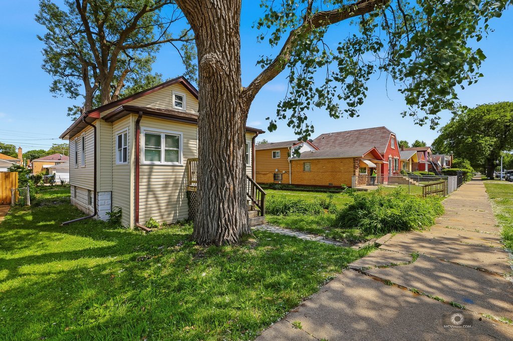 8721 S Constance Avenue Property Photo 2