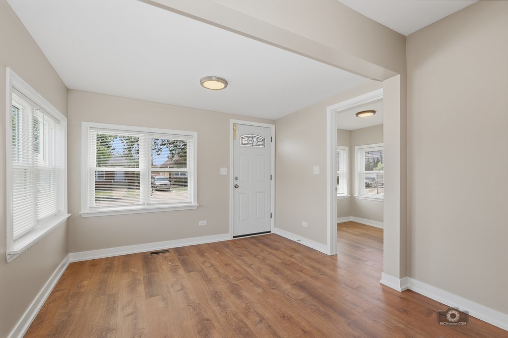 8721 S Constance Avenue Property Photo 3