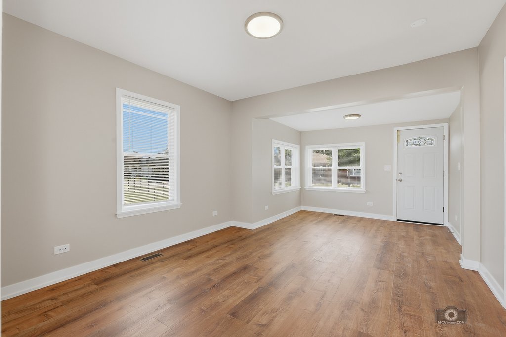 8721 S Constance Avenue Property Photo 6