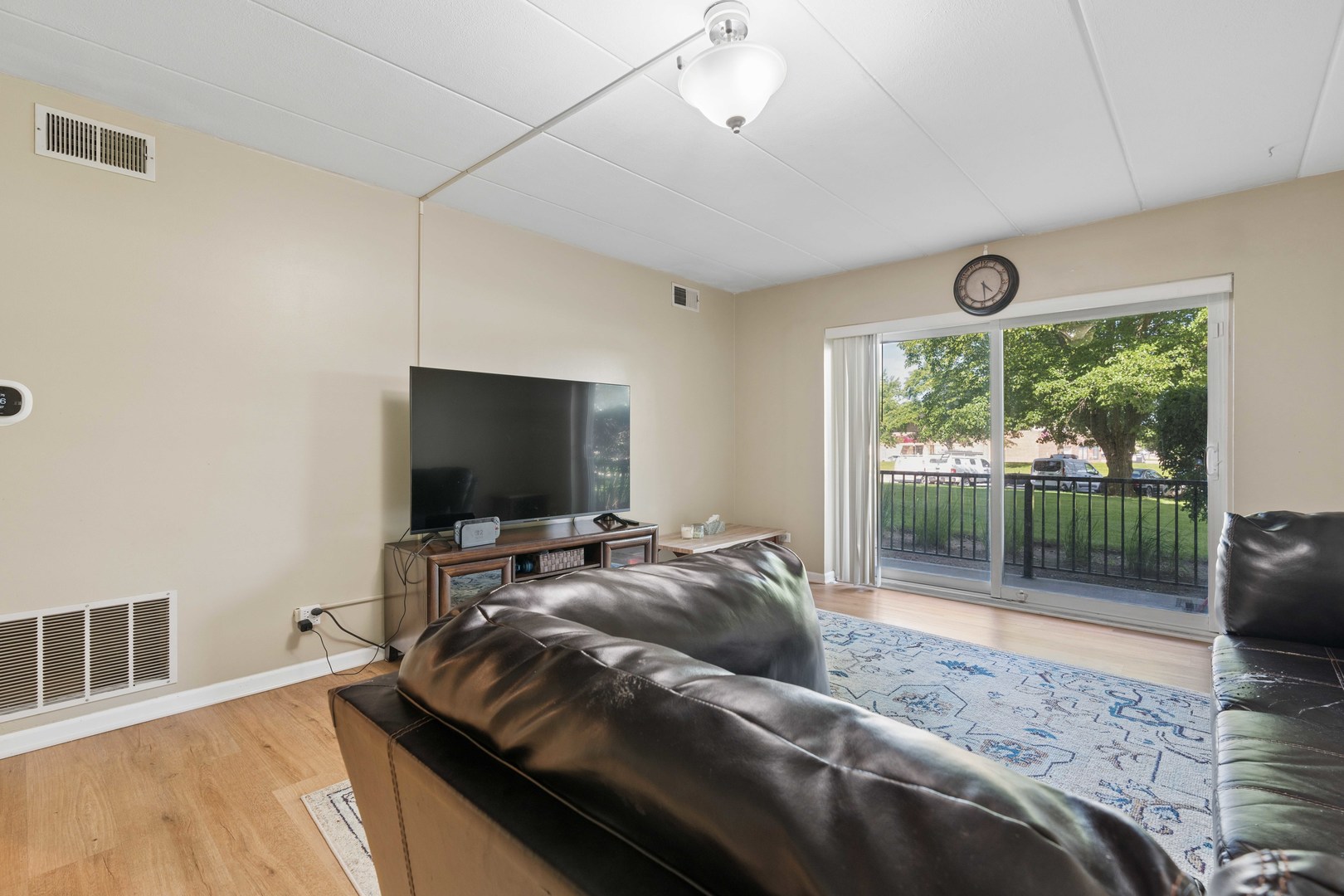 5s040 Pebblewood Lane E105 Property Photo 6