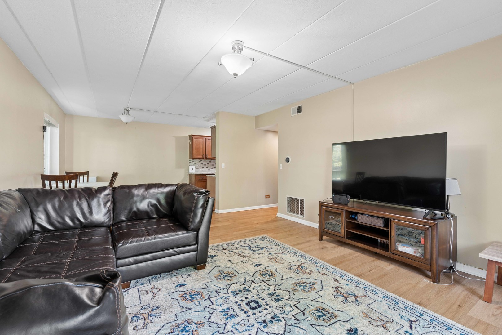 5s040 Pebblewood Lane E105 Property Photo 8