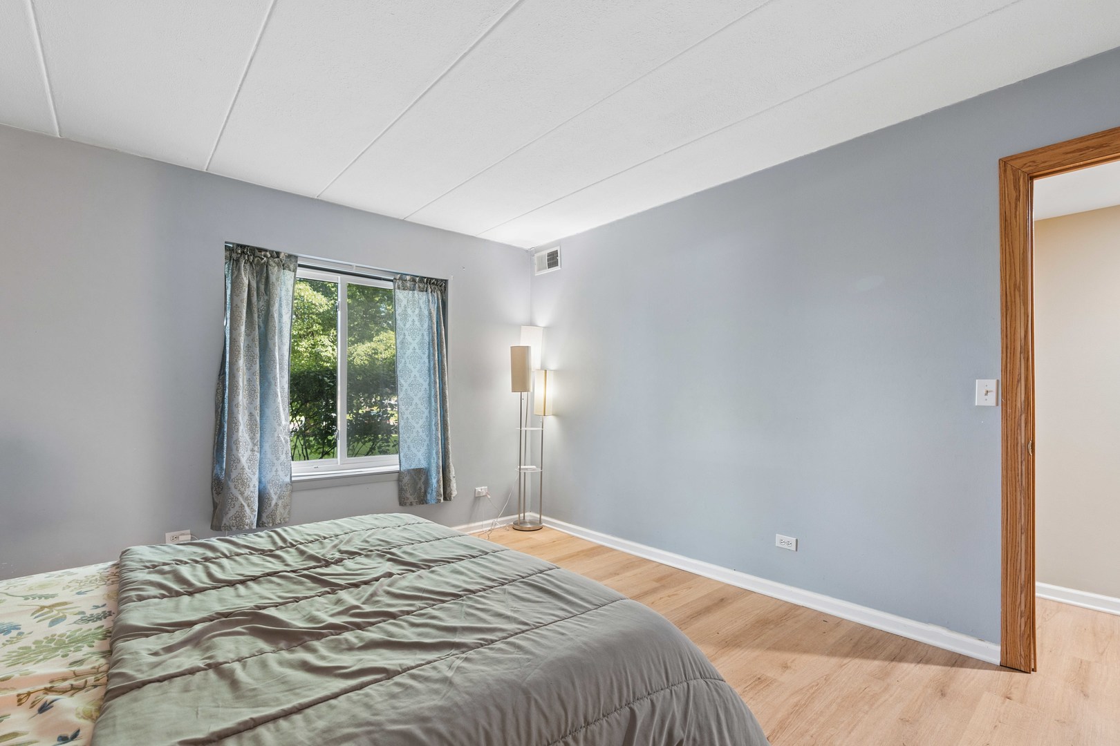 5s040 Pebblewood Lane E105 Property Photo 16