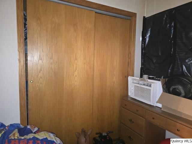 212 E Douglas Property Photo 5