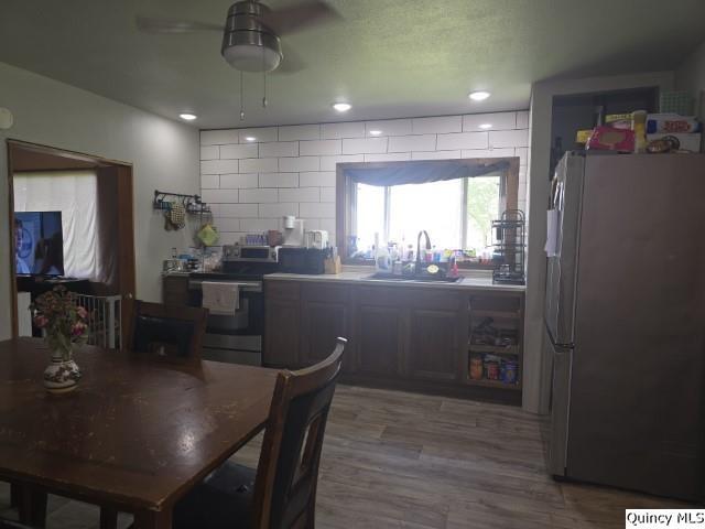 212 E Douglas Property Photo 7