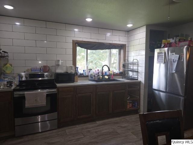 212 E Douglas Property Photo 8