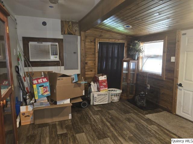 212 E Douglas Property Photo 10