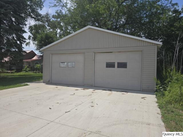 212 E Douglas Property Photo 18