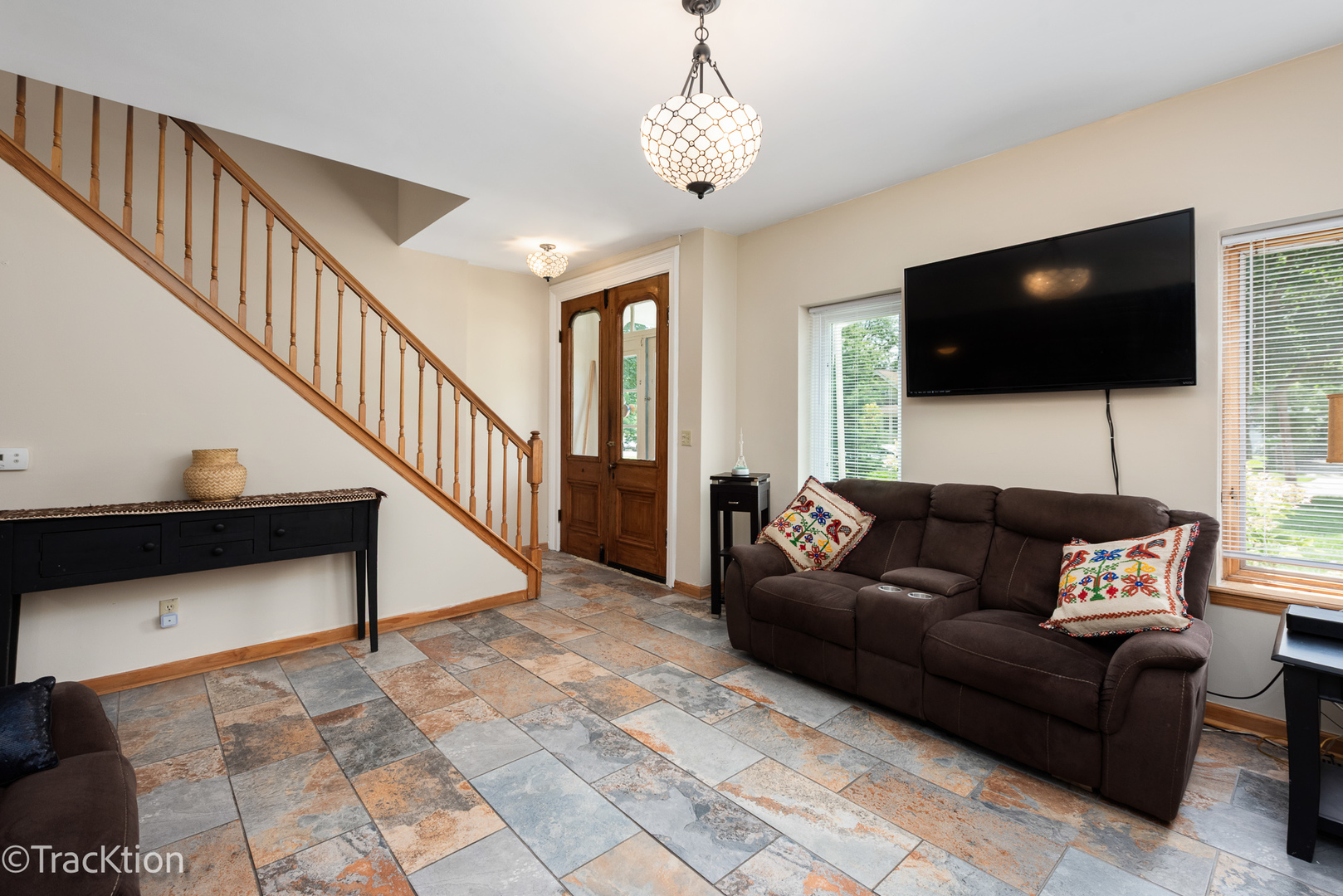 383 W Park Avenue Property Photo 4