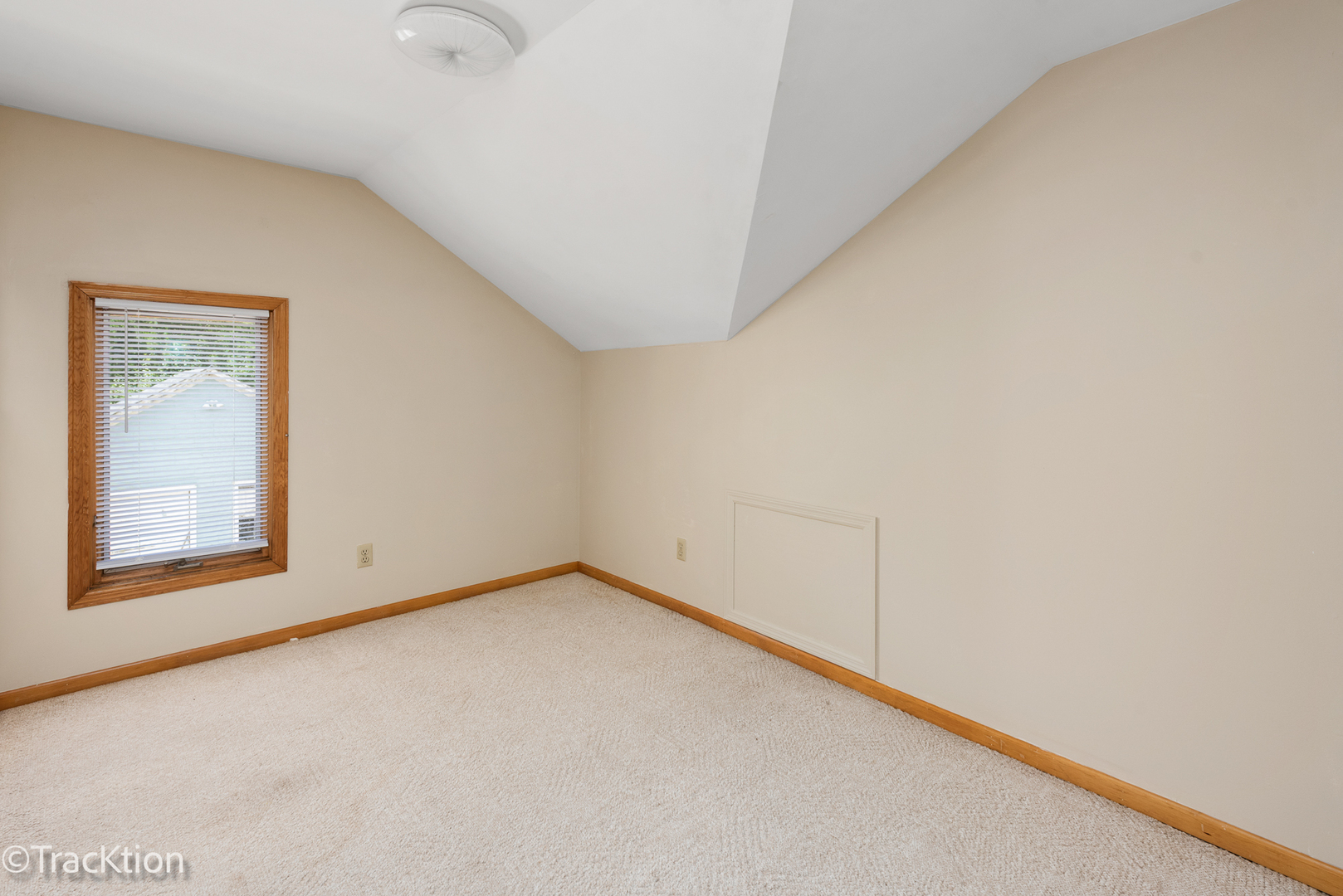 383 W Park Avenue Property Photo 17