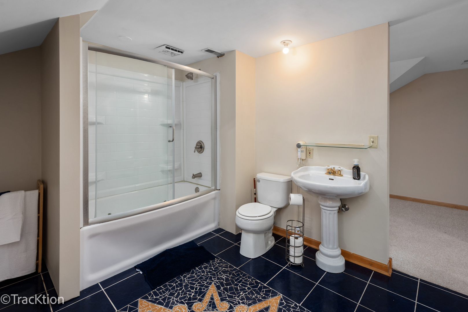 383 W Park Avenue Property Photo 18