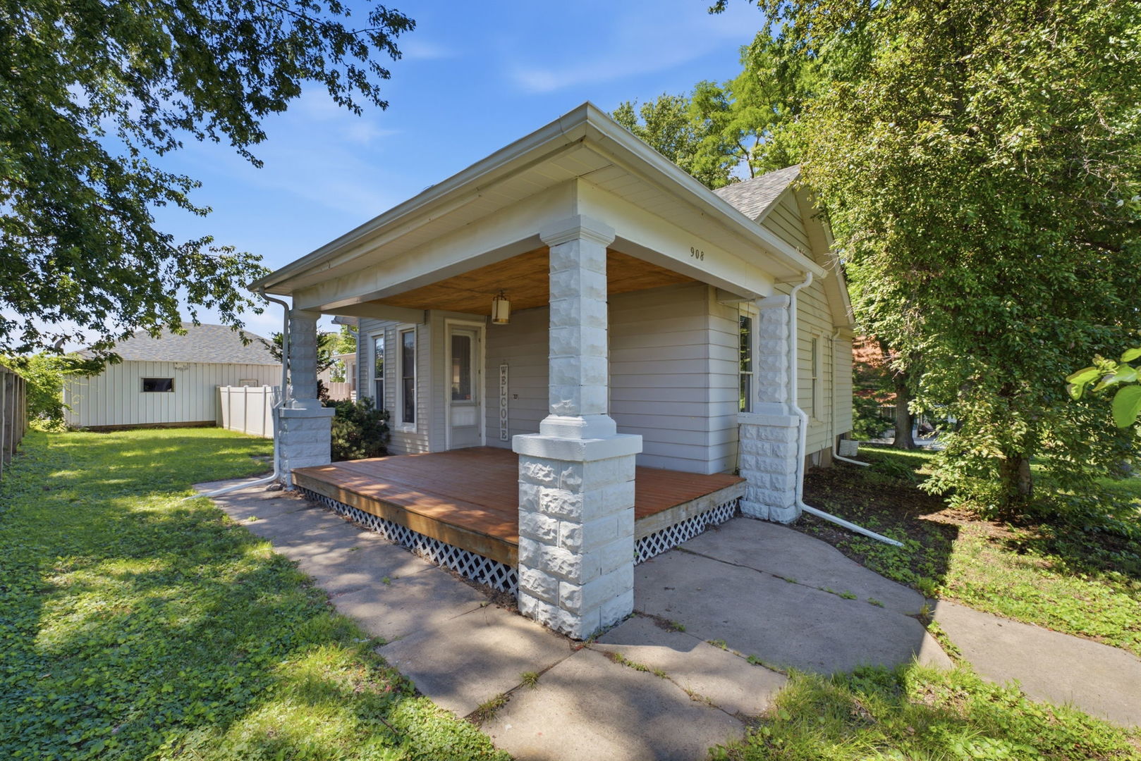 908 4th Street Property Photo 1
