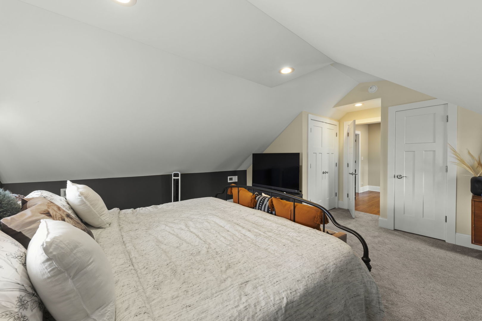 2416 Elmwood Avenue Property Photo 19