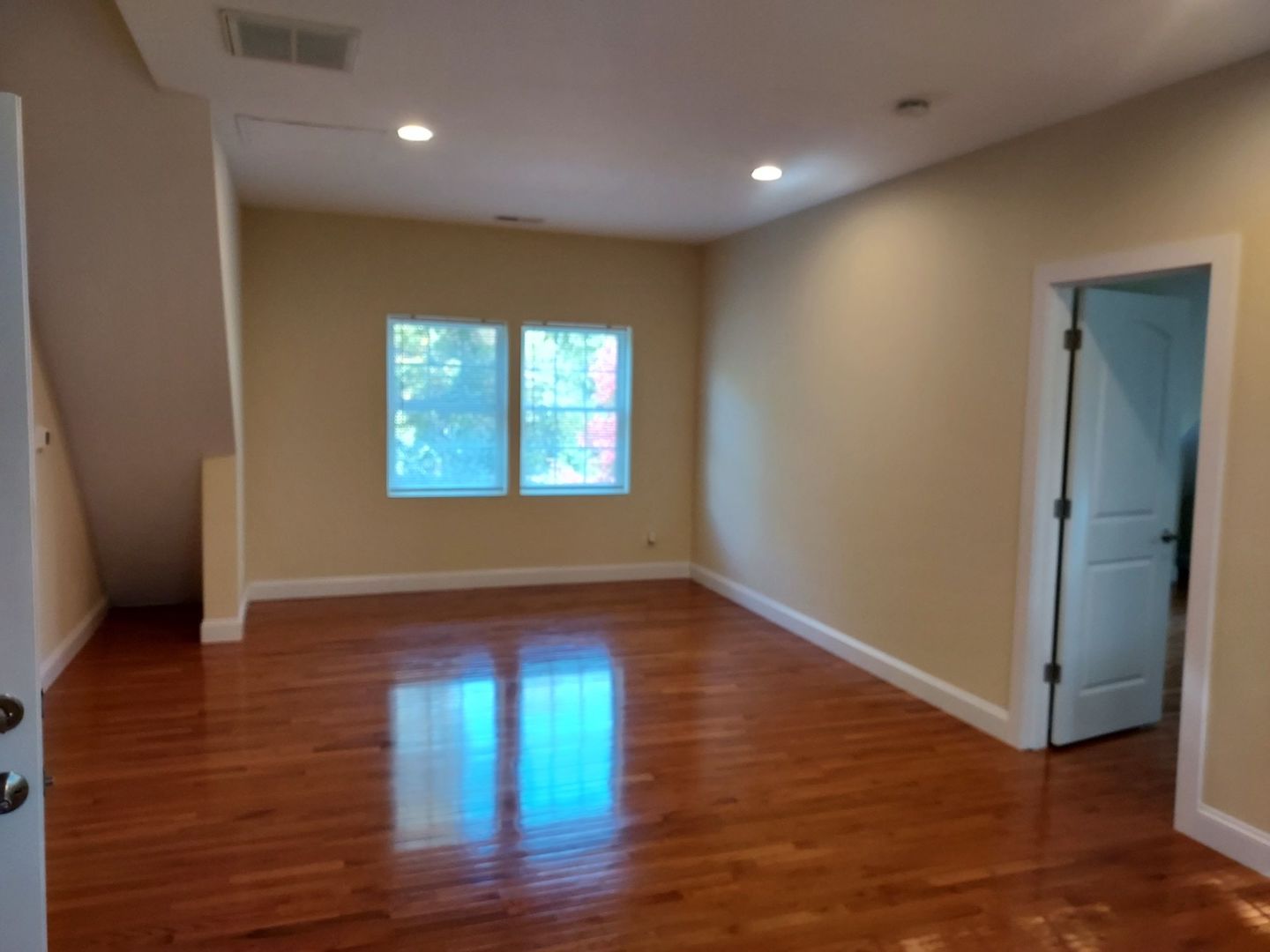 201 Devonshire Road Property Photo 37