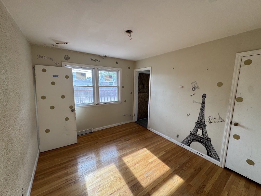 386 Clyde Avenue Property Photo 8