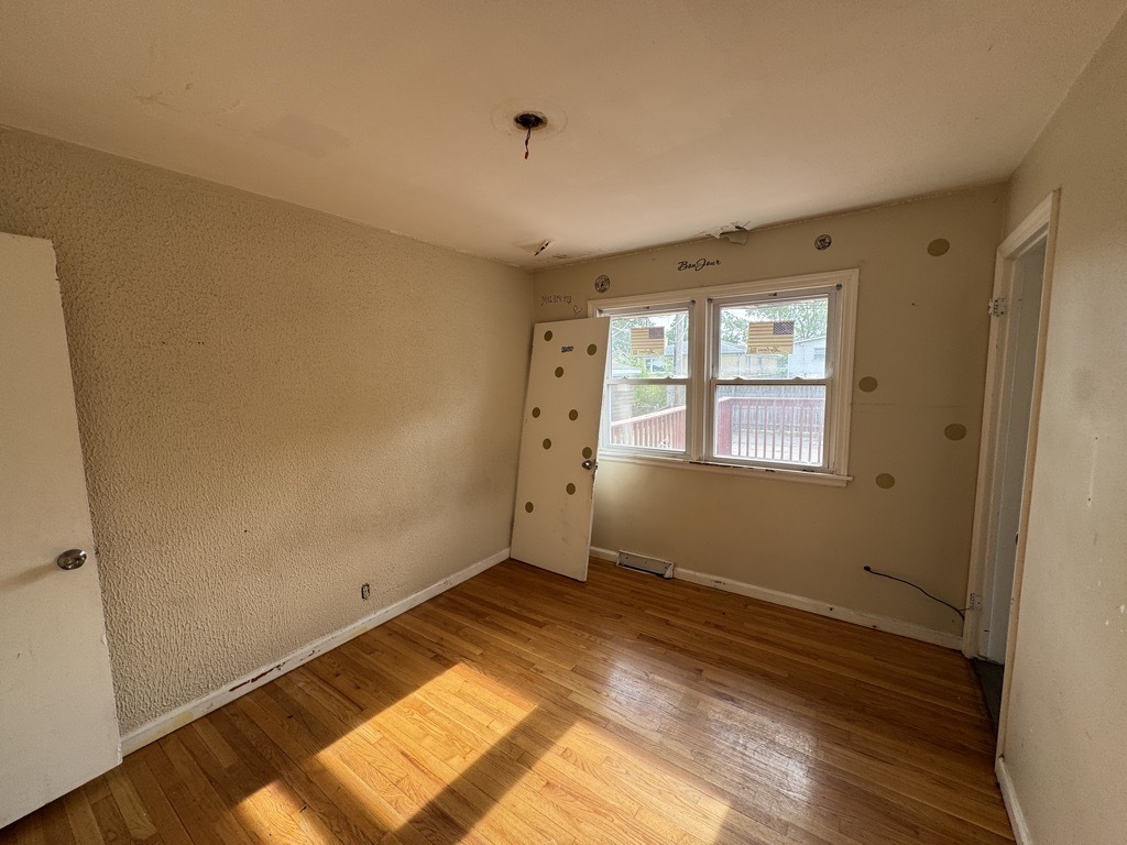 386 Clyde Avenue Property Photo 9
