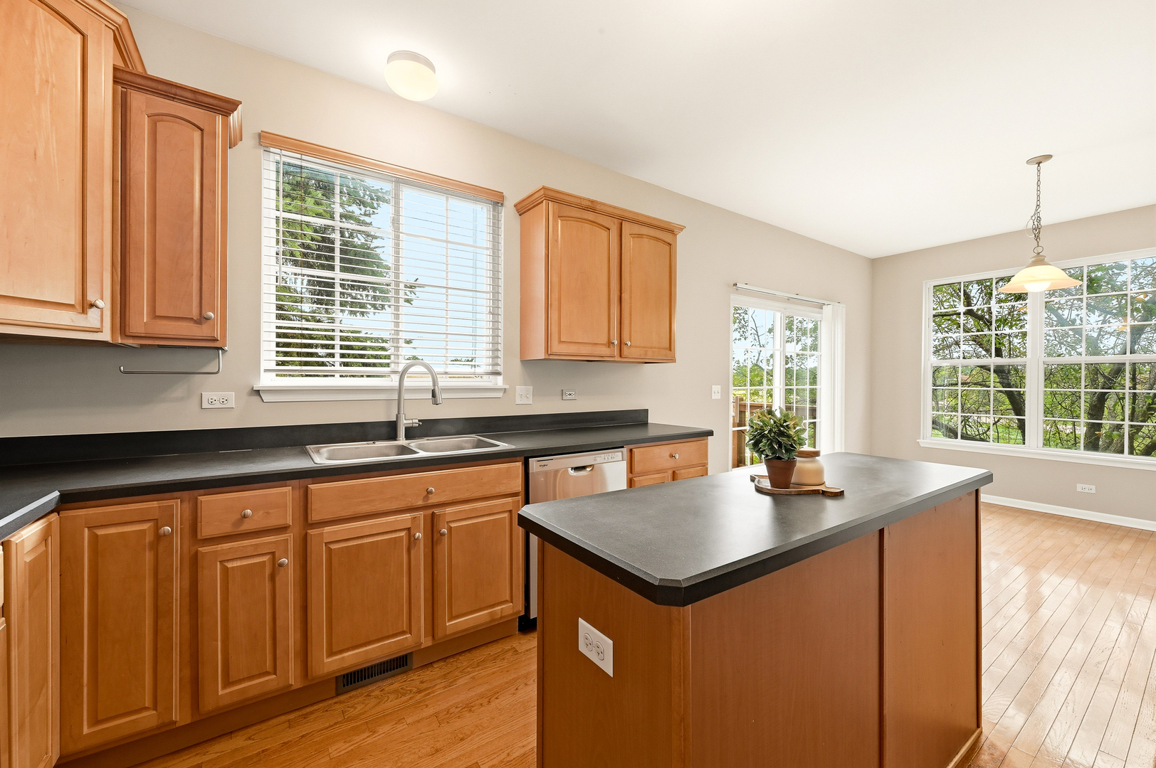 2320 Hudson Circle Property Photo 6