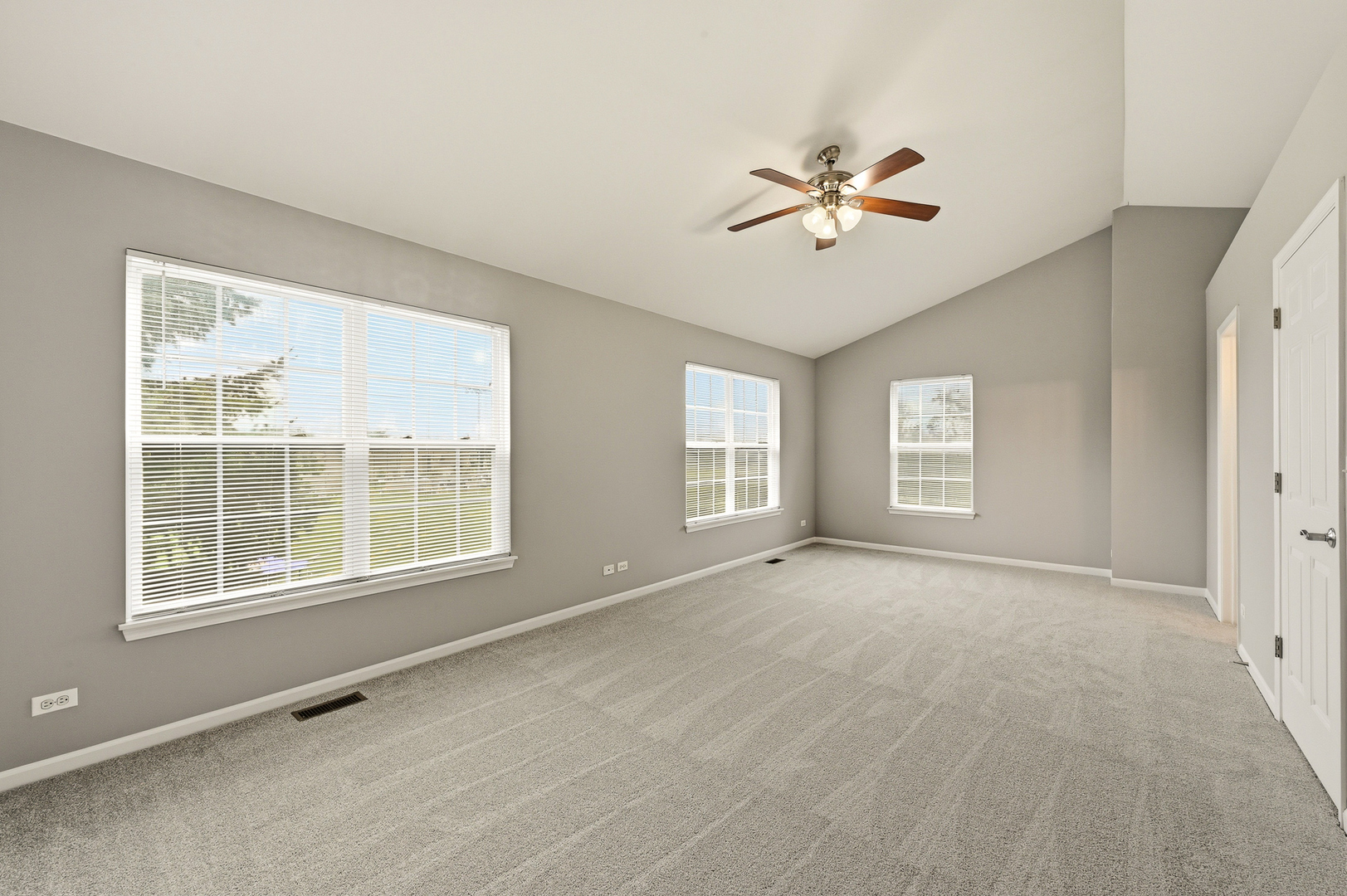 2320 Hudson Circle Property Photo 11