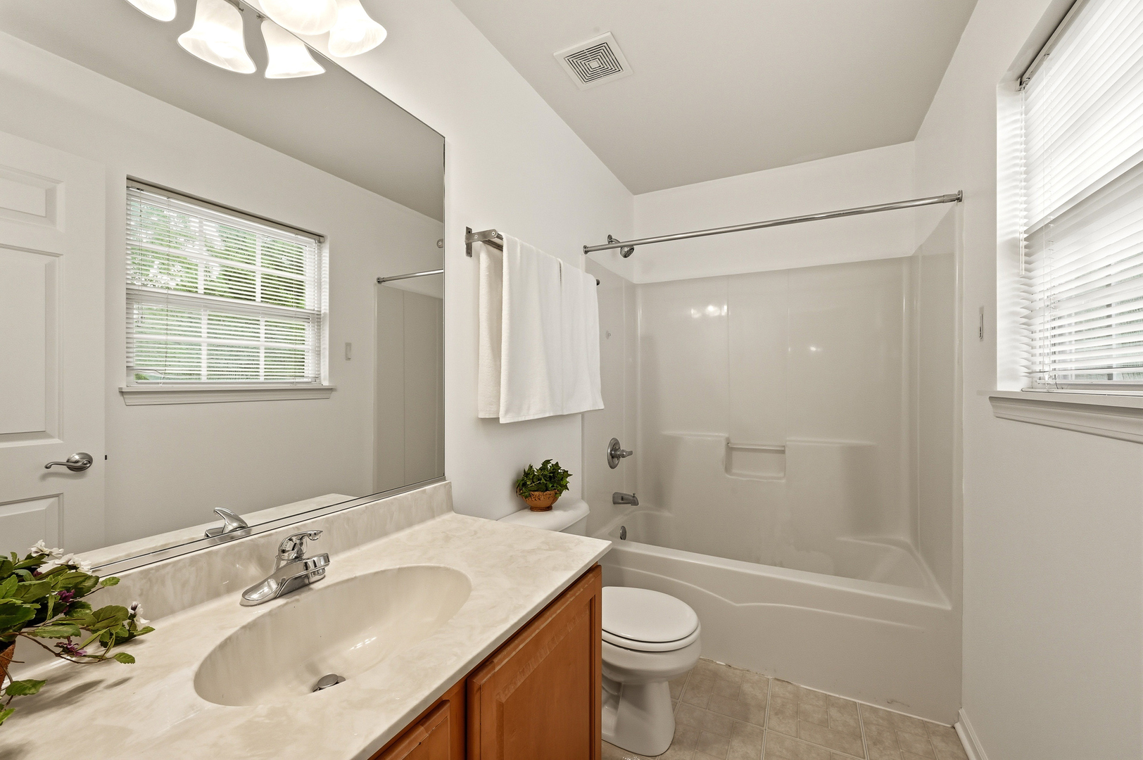 2320 Hudson Circle Property Photo 16