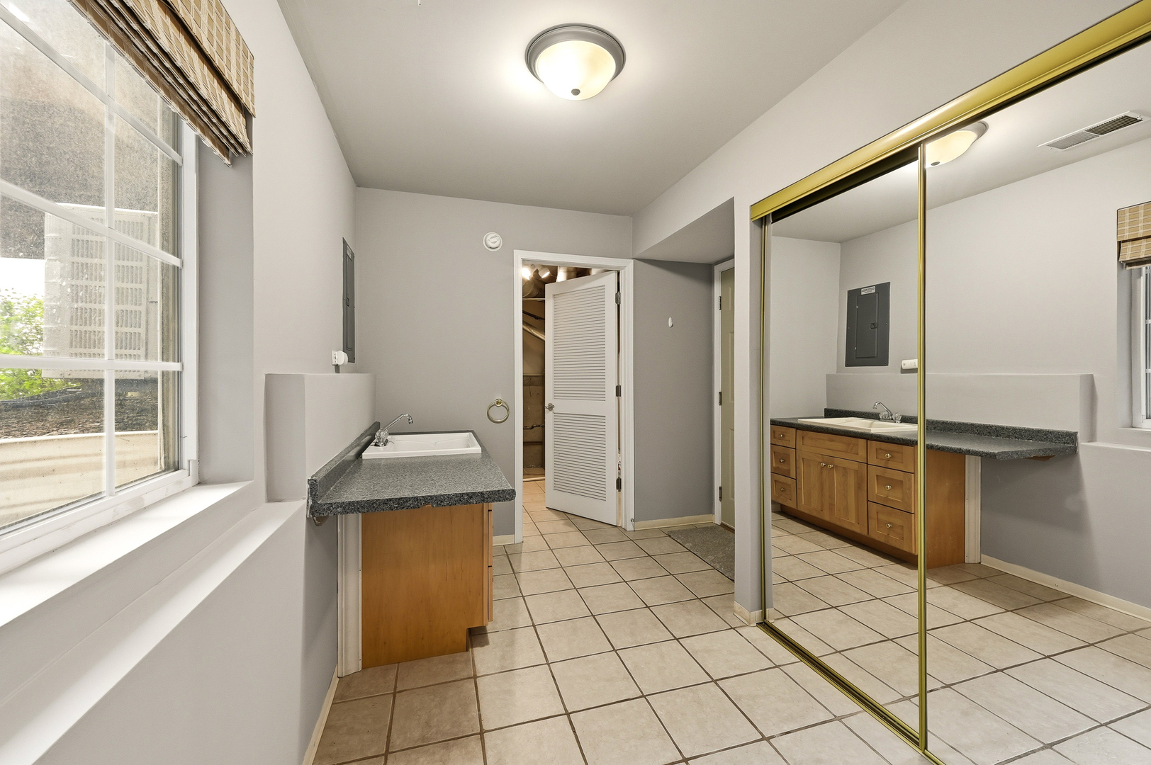 2320 Hudson Circle Property Photo 17