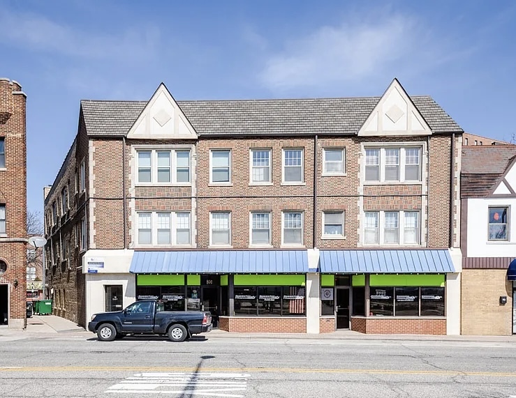 18 E Northwest Highway 5 Property Photo 1