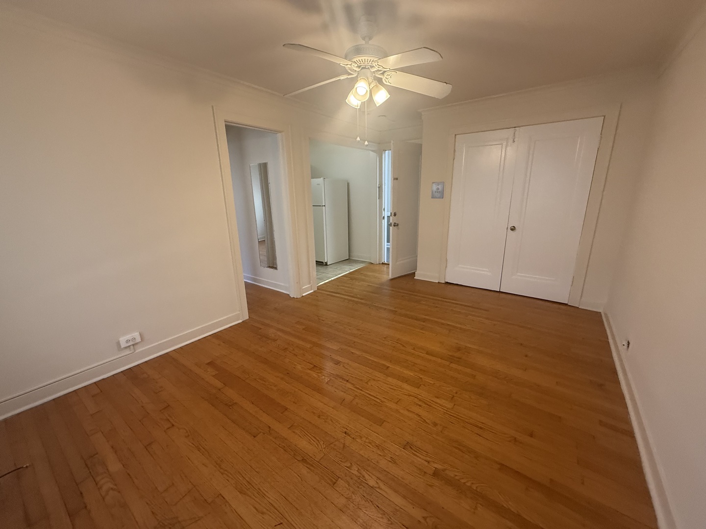 18 E Northwest Highway 5 Property Photo 3