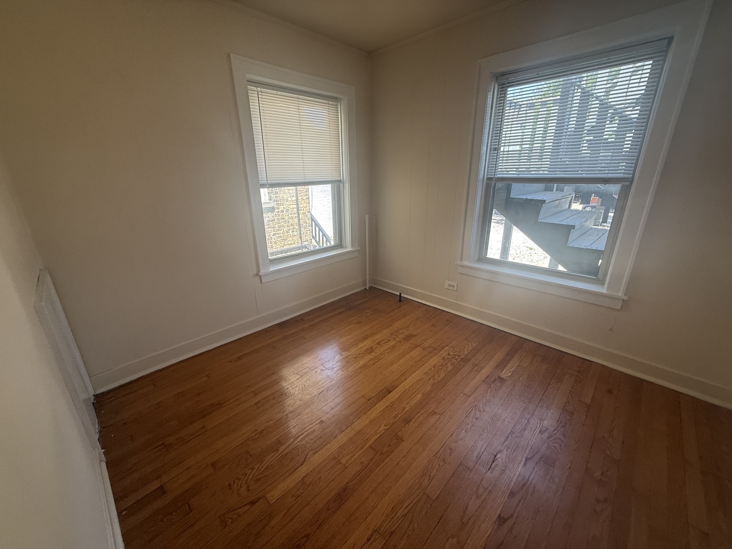 18 E Northwest Highway 5 Property Photo 5