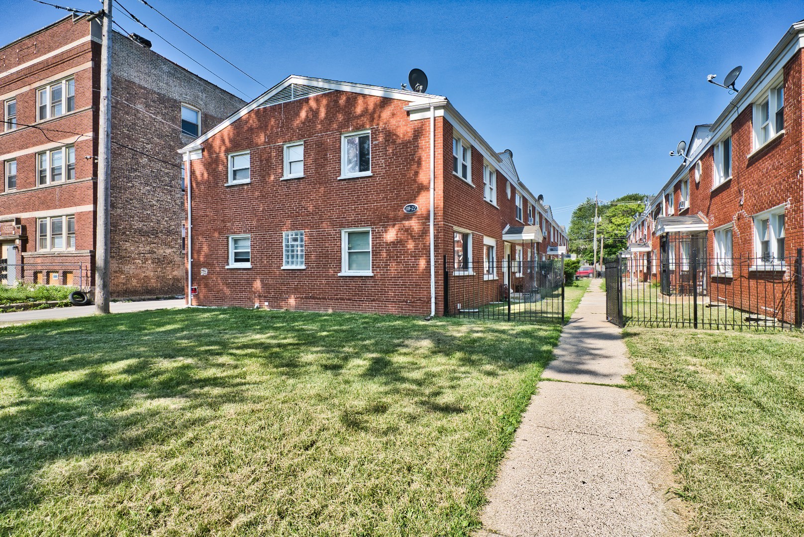 118 N Menard Avenue Property Photo 3