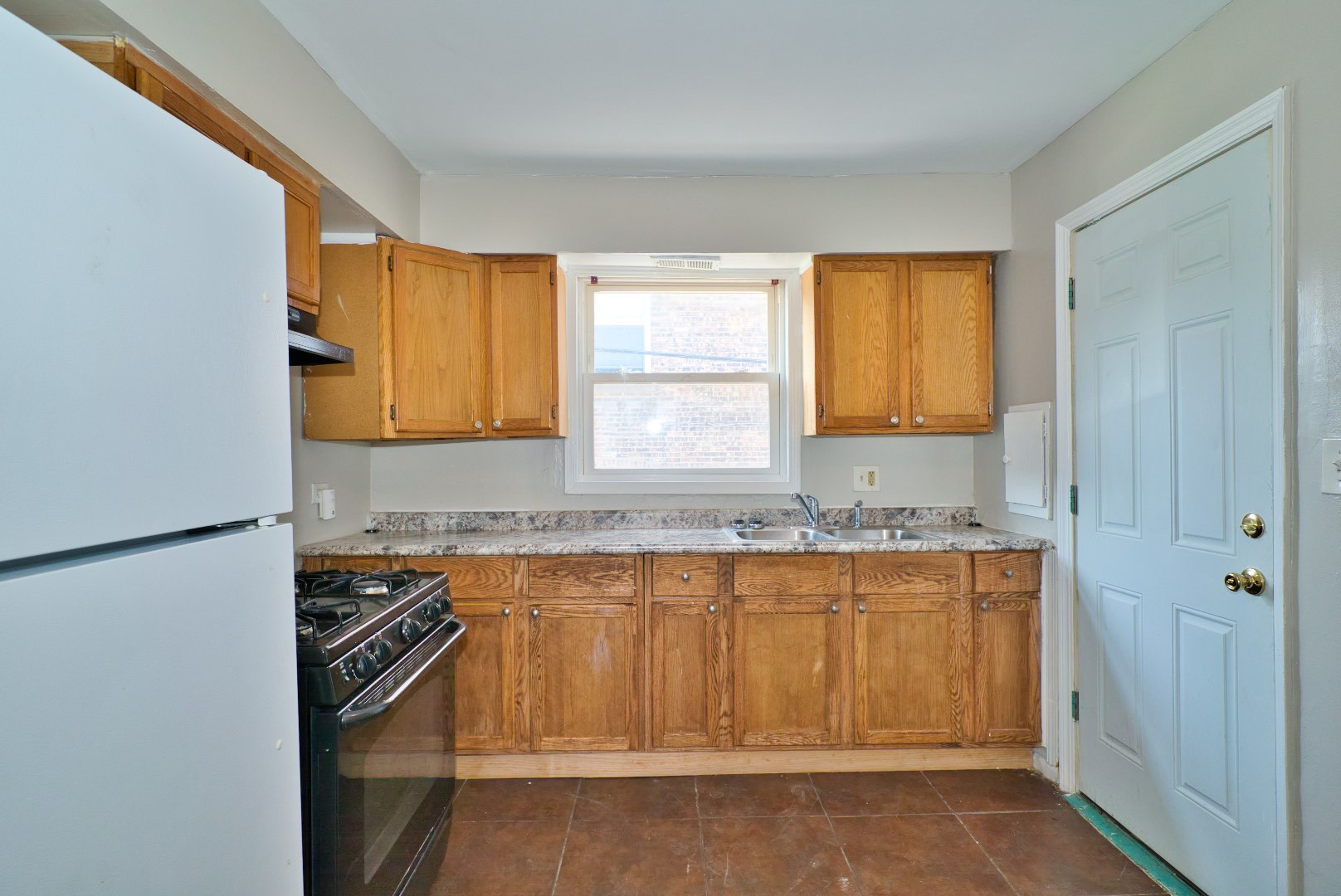 118 N Menard Avenue Property Photo 5