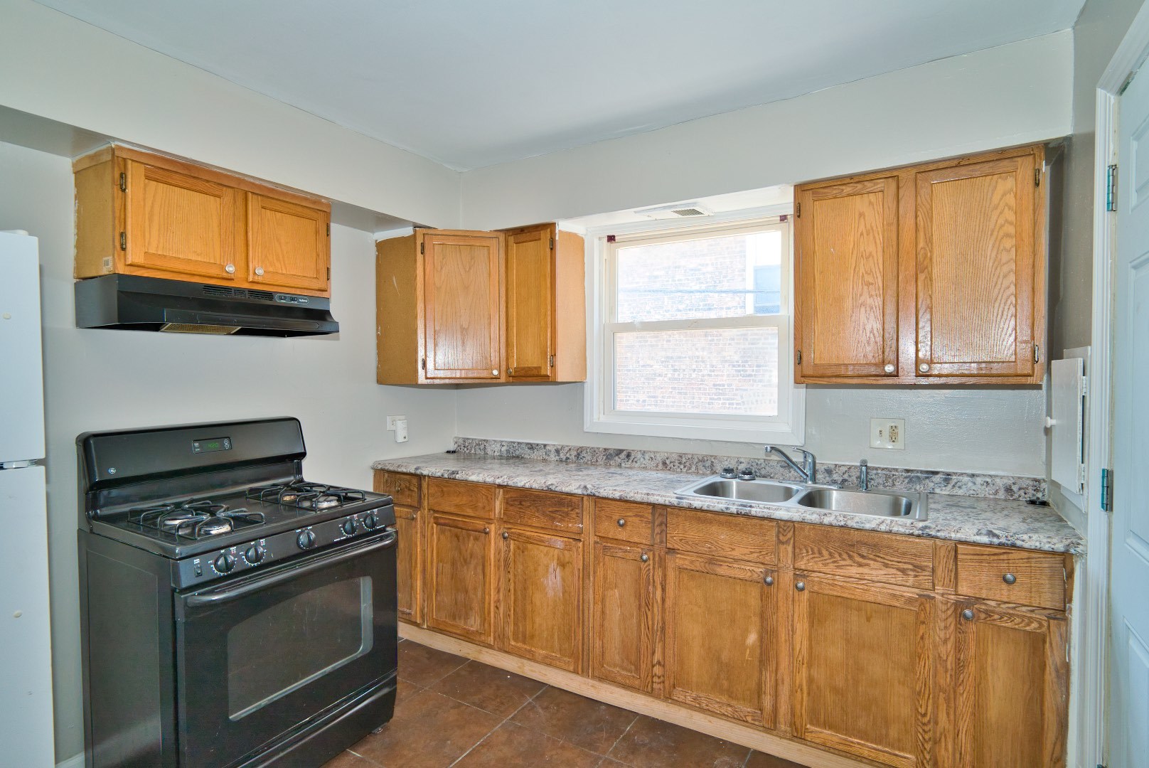 118 N Menard Avenue Property Photo 7