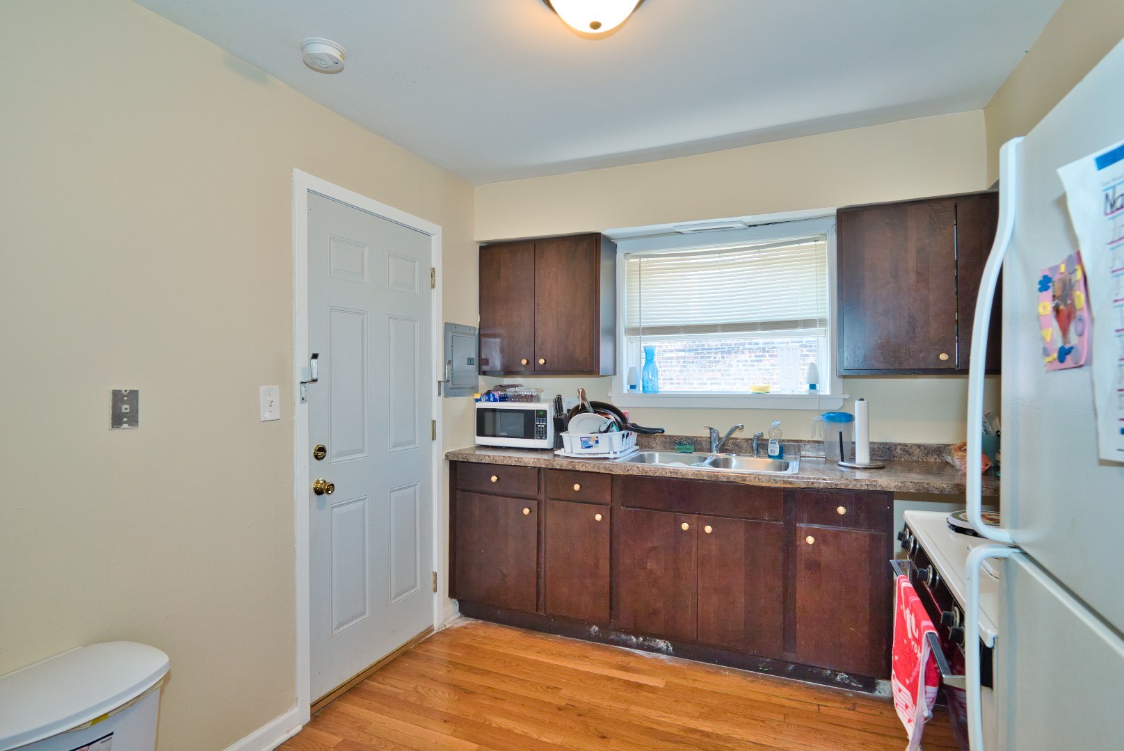 118 N Menard Avenue Property Photo 8