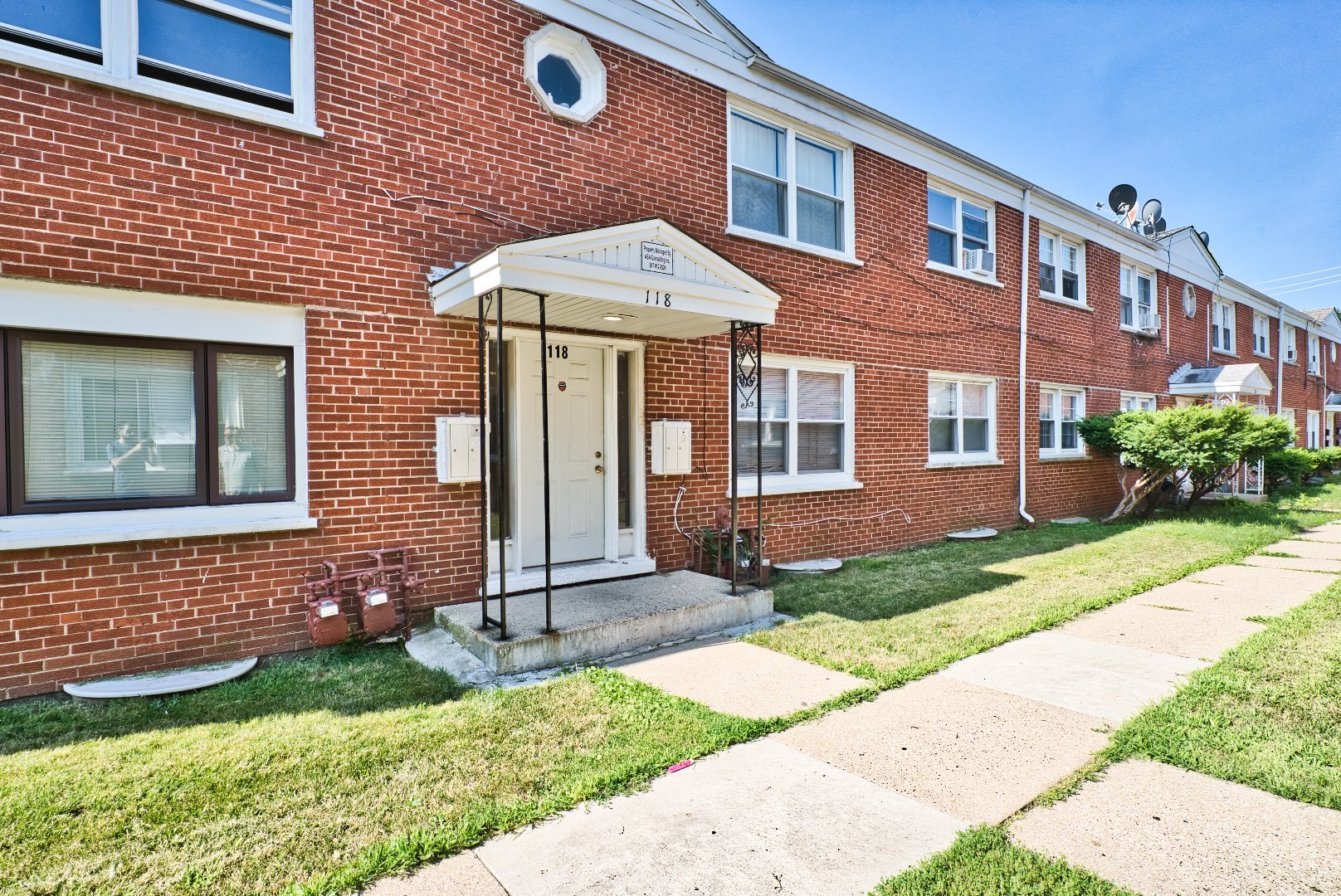 118 N Menard Avenue Property Photo 9