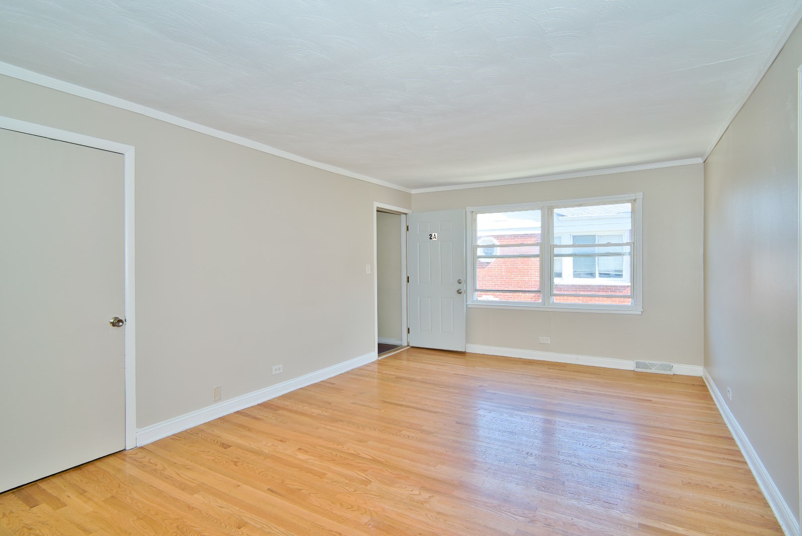 118 N Menard Avenue Property Photo 14