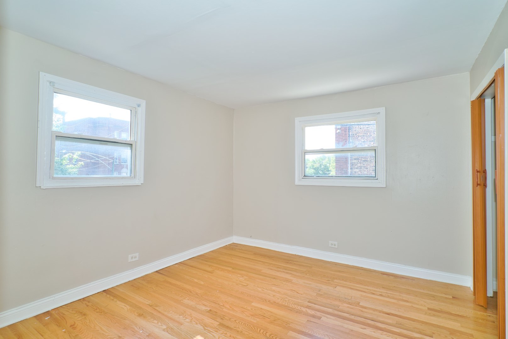 118 N Menard Avenue Property Photo 16