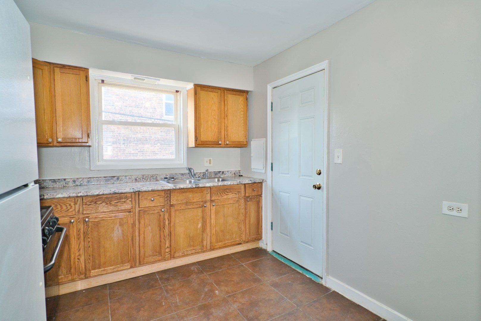 118 N Menard Avenue Property Photo 17