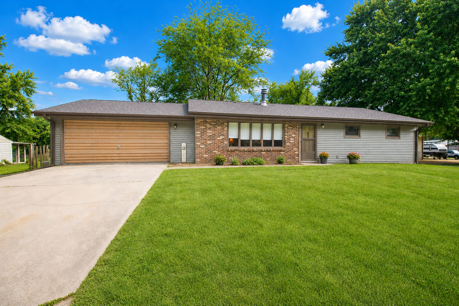 5091 W Murray Drive Property Photo 1