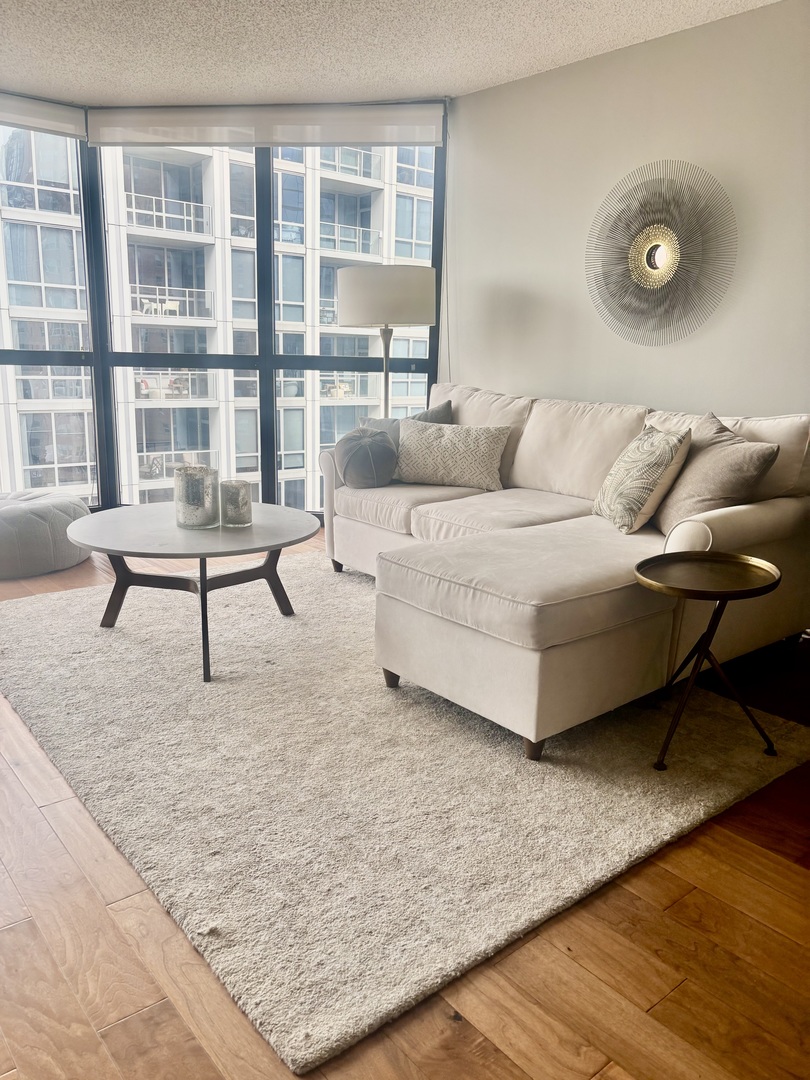 33 W Delaware Place 15d Property Photo 3